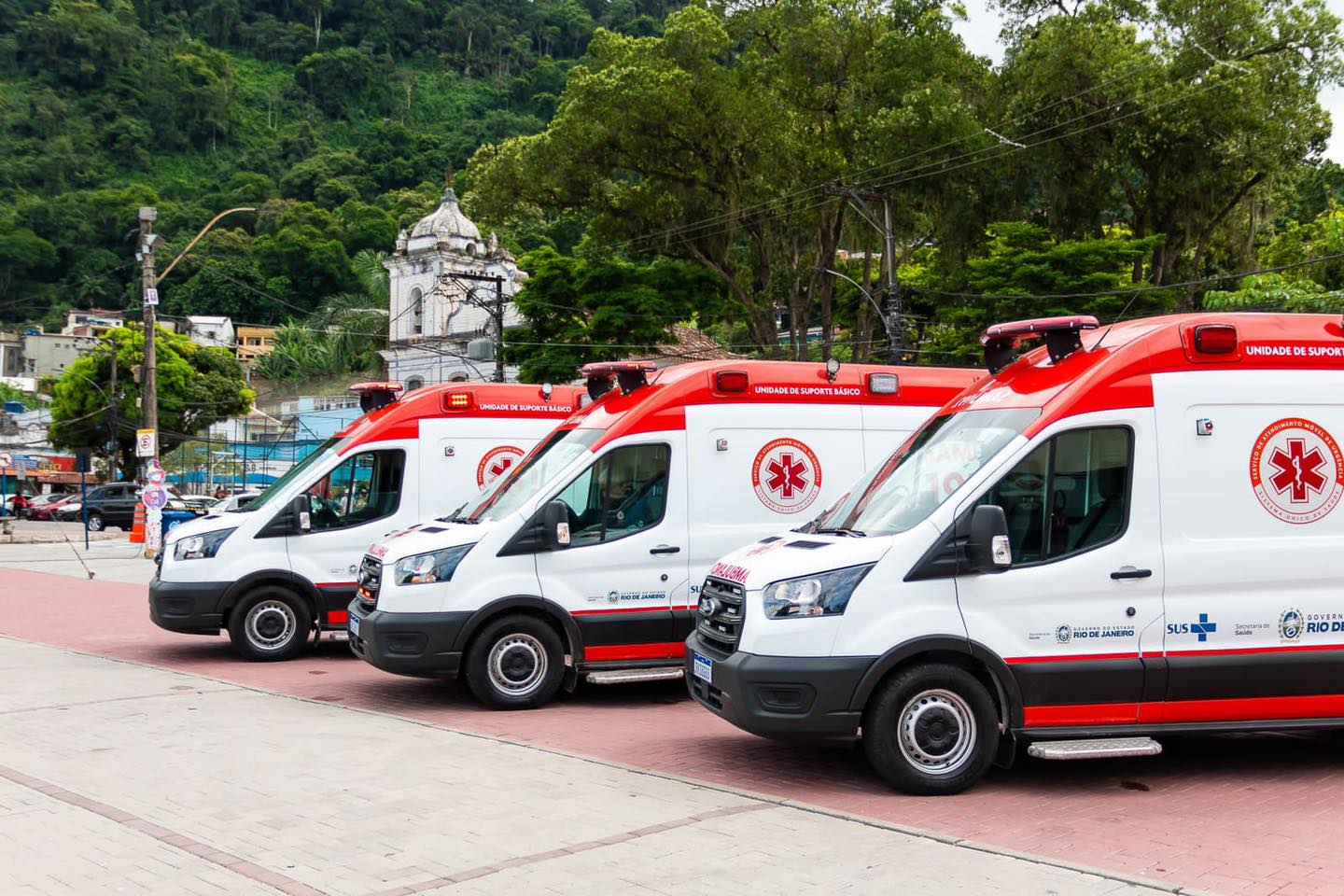 Governo do Estado entrega três novas ambulâncias para Mangaratiba