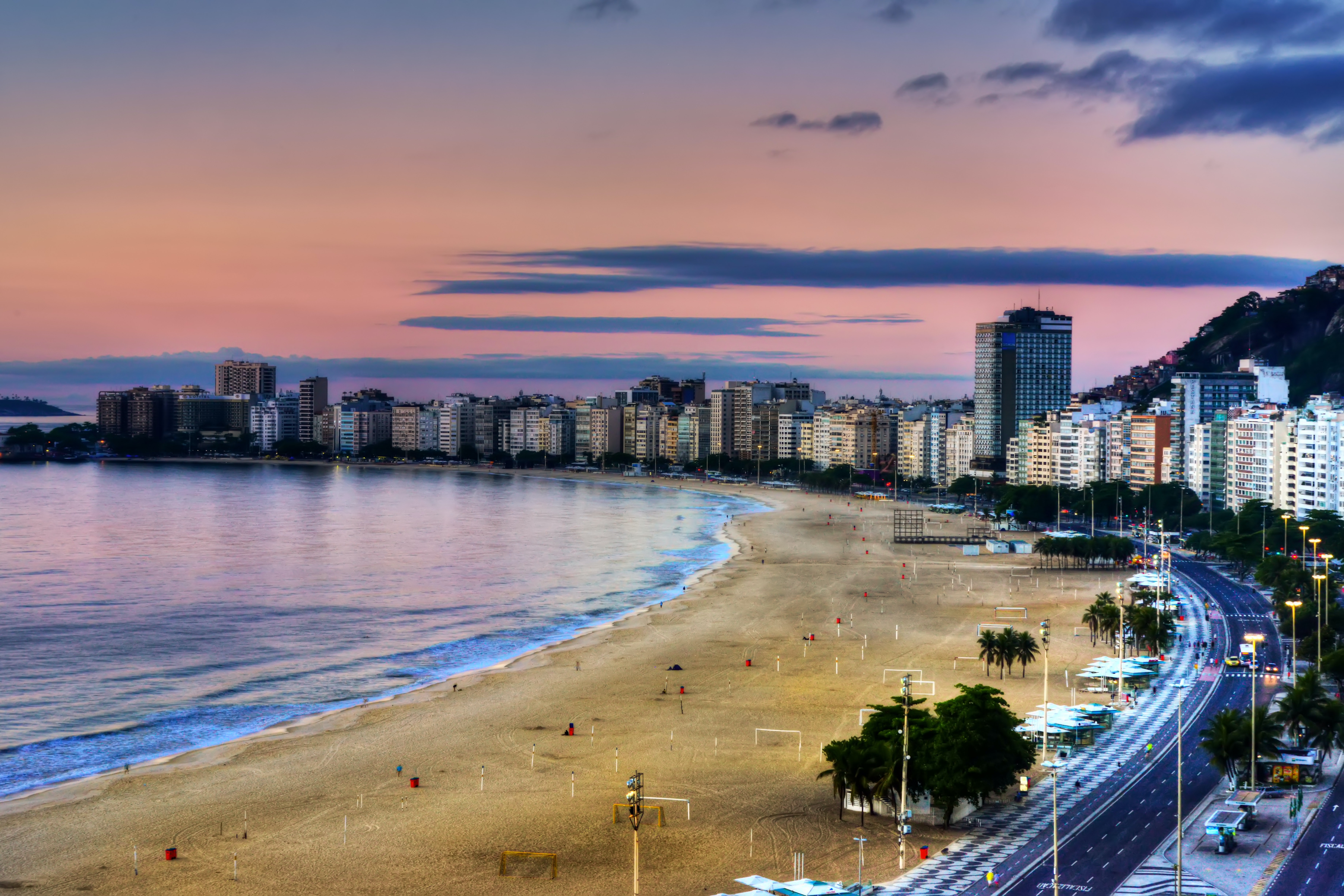 Copacabana: o bairro carioca conhecido no mundo todo