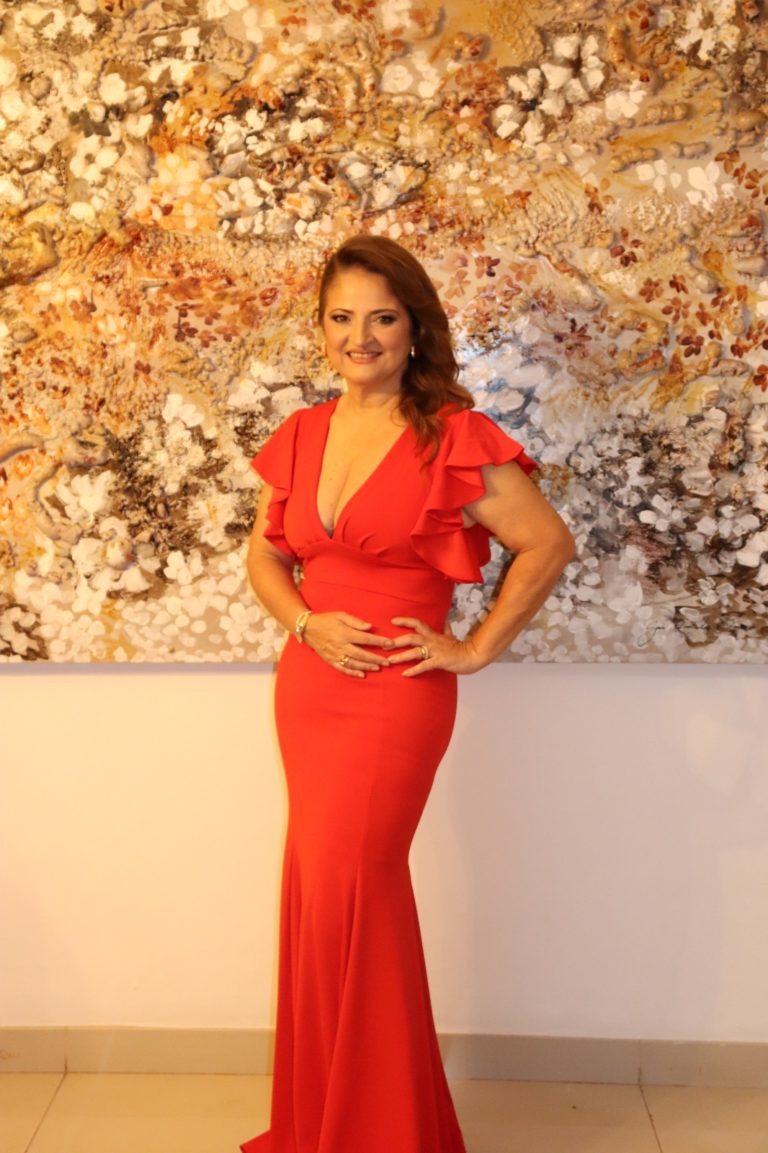 Gina Castelo Branco abandona padrões habituais e propõe técnicas  inovadoras  conquistando  o mercado das artes 