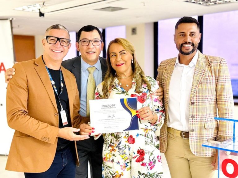 O jornalista que recebeu o prêmio Mérito Social 2024, também preside a Comissão de Inclusão e Diversidades da Associação da Imprensa do Brasil e ocupa o cargo de Secretário Geral da Diretoria de Diversidade da OABRJ