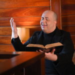 Hit gospel de arrepiar! Música O Juiz, de Lucas Garcias, viraliza com arranjo pentecostal e mensagem apocalíptica