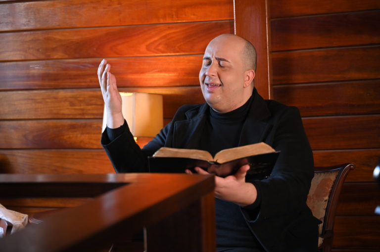 Hit gospel de arrepiar! Música O Juiz, de Lucas Garcias, viraliza com arranjo pentecostal e mensagem apocalíptica