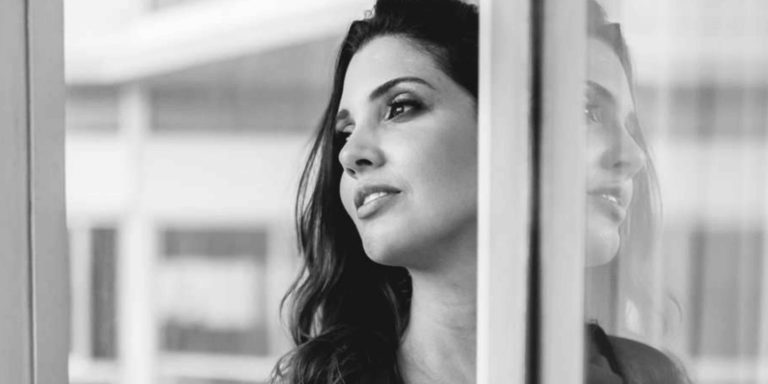 Dermatologista na Barra da Tijuca, a autoridade da Dra. Ana Carulina Moreno em ciência, experiência e resultados no cuidado da pele