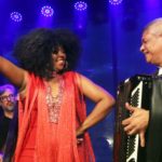 Claudya Costta traz Gilberto Gil in jazz e público vibra com sua performance no Teatro Gamboa Nova- na Bahia